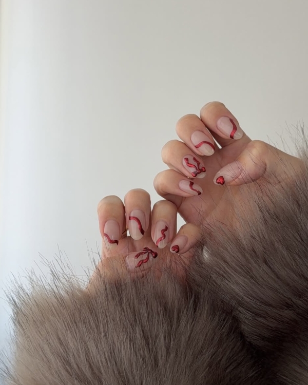 30 Chic Valentine's Day Nail Ideas
