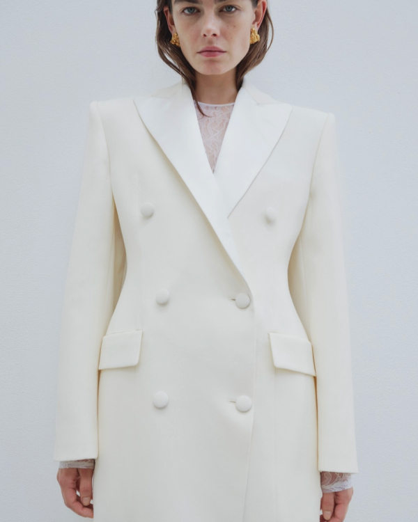 9 Chic Ways to Style Your Bridal Dress for a Winter Wedding