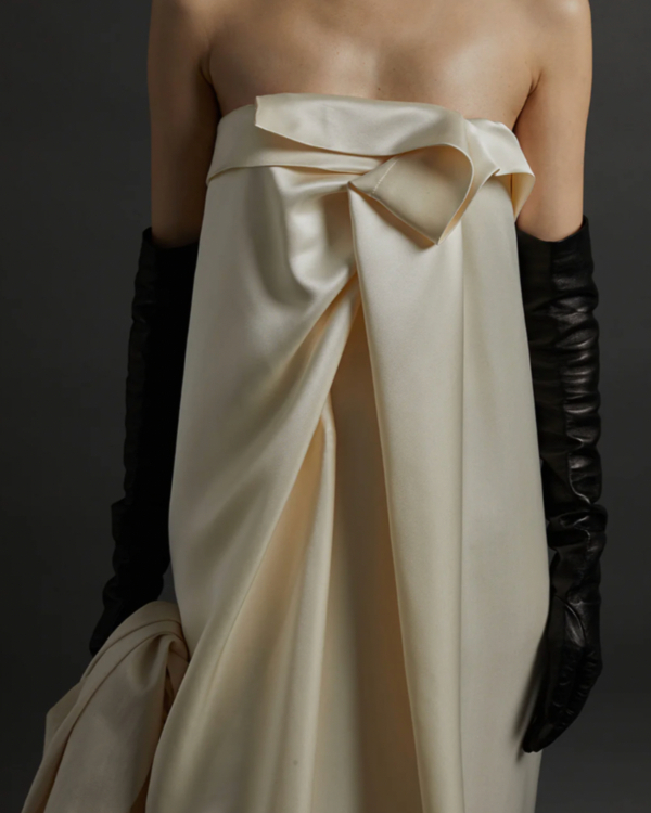 9 Chic Ways to Style Your Bridal Dress for a Winter Wedding