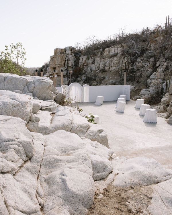 A Sculptural Golden Hour Wedding Along the Cliffs of Cabo