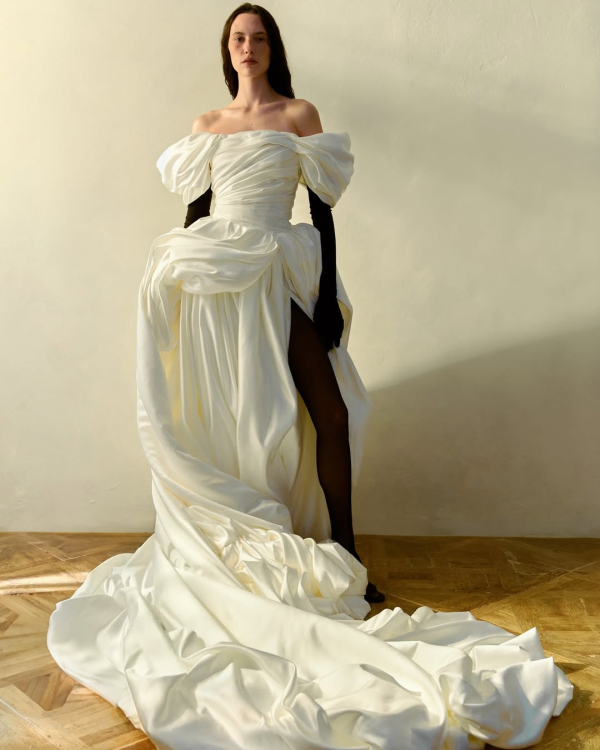 9 Chic Ways to Style Your Bridal Dress for a Winter Wedding