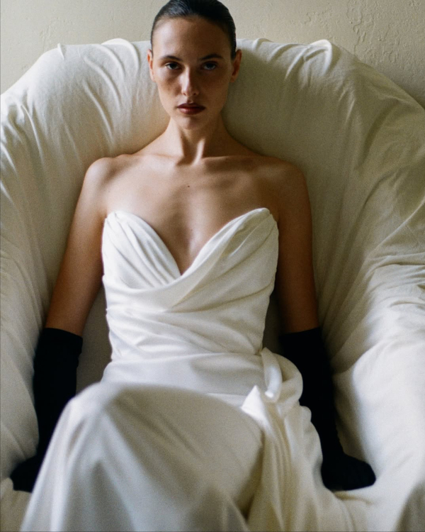 9 Chic Ways to Style Your Bridal Dress for a Winter Wedding