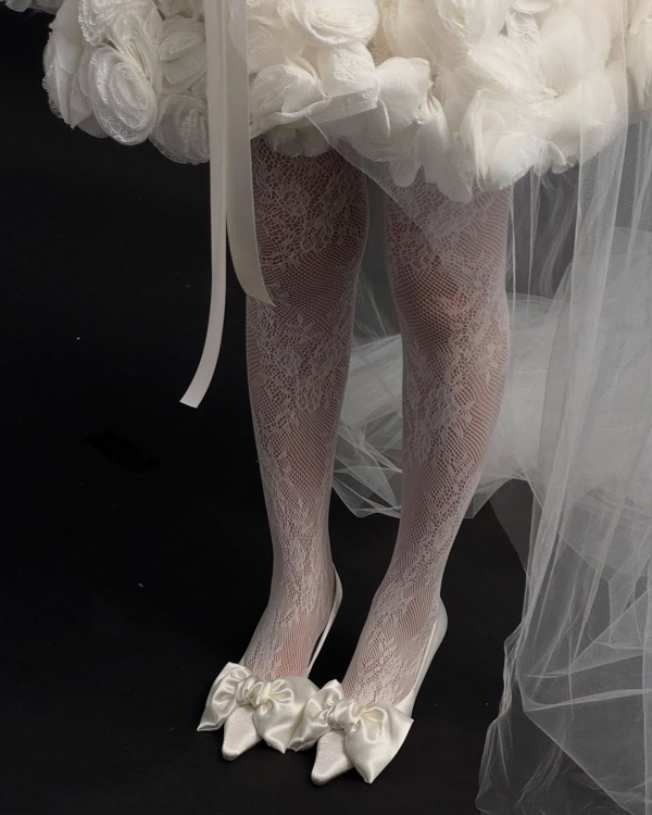 9 Chic Ways to Style Your Bridal Dress for a Winter Wedding