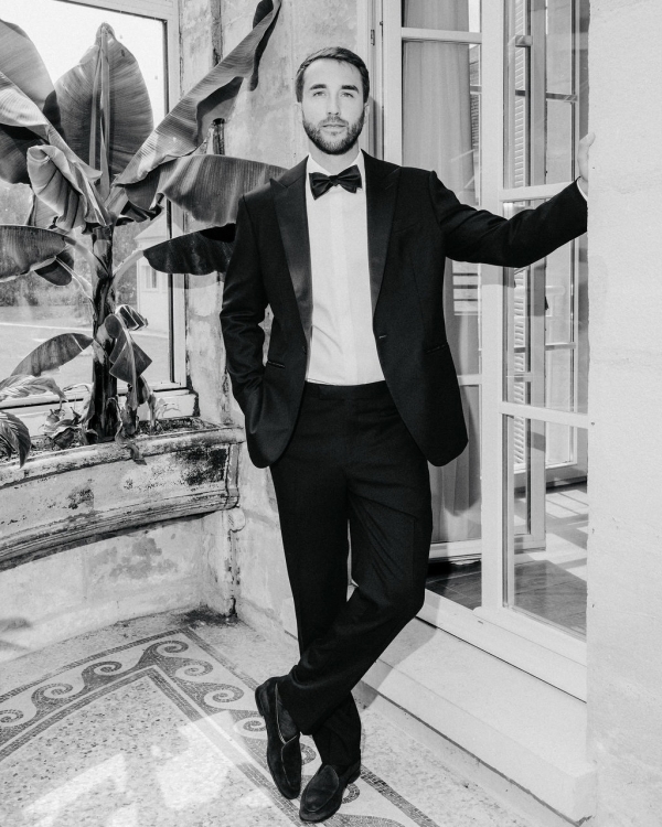 An Intimate Parisian Wedding Amidst an Elegant Château Garden