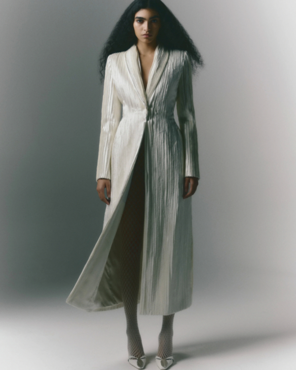 9 Chic Ways to Style Your Bridal Dress for a Winter Wedding