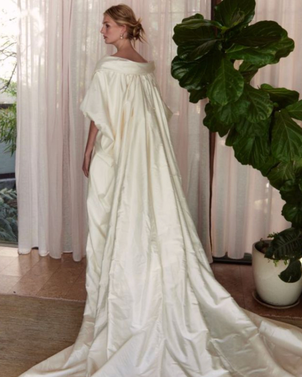 9 Chic Ways to Style Your Bridal Dress for a Winter Wedding