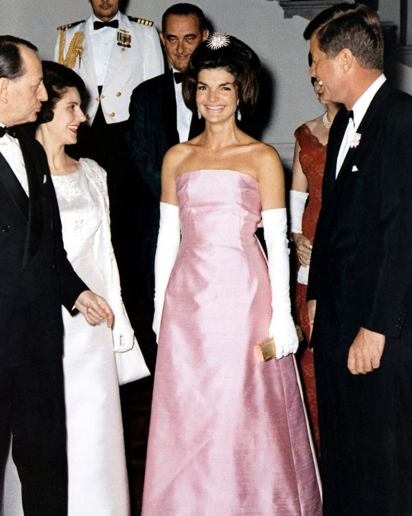 Jackie Kennedy’s Style | Iconic Looks | Outfits, Dresses, Hair | Influence on Fashon