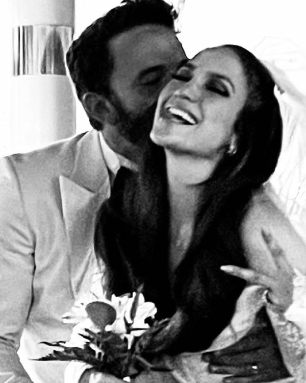 Jennifer Lopez and Ben Affleck are officially married