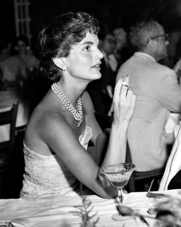 Jackie Kennedy’s Style | Iconic Looks | Outfits, Dresses, Hair | Influence on Fashon