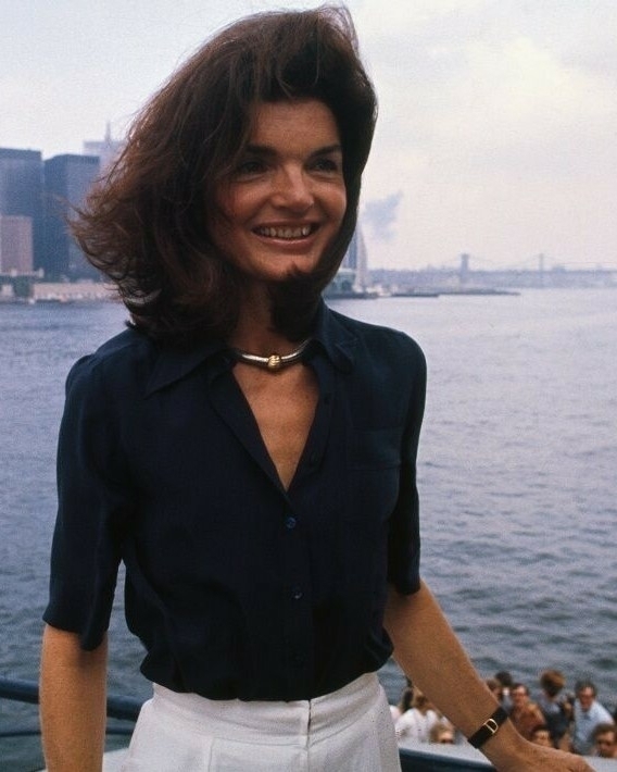 Jackie Kennedy’s Style | Iconic Looks | Outfits, Dresses, Hair | Influence on Fashon