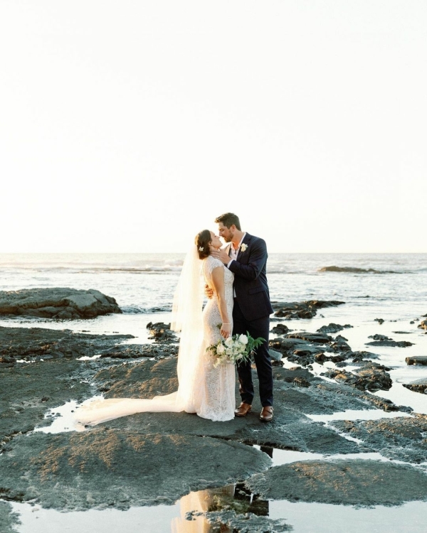 15 Best Wedding Photographers in Hawaii | Professional Photography | Luxury Photographer and Videographer | Photo Studio