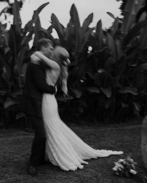 15 Best Wedding Photographers in Hawaii | Professional Photography | Luxury Photographer and Videographer | Photo Studio