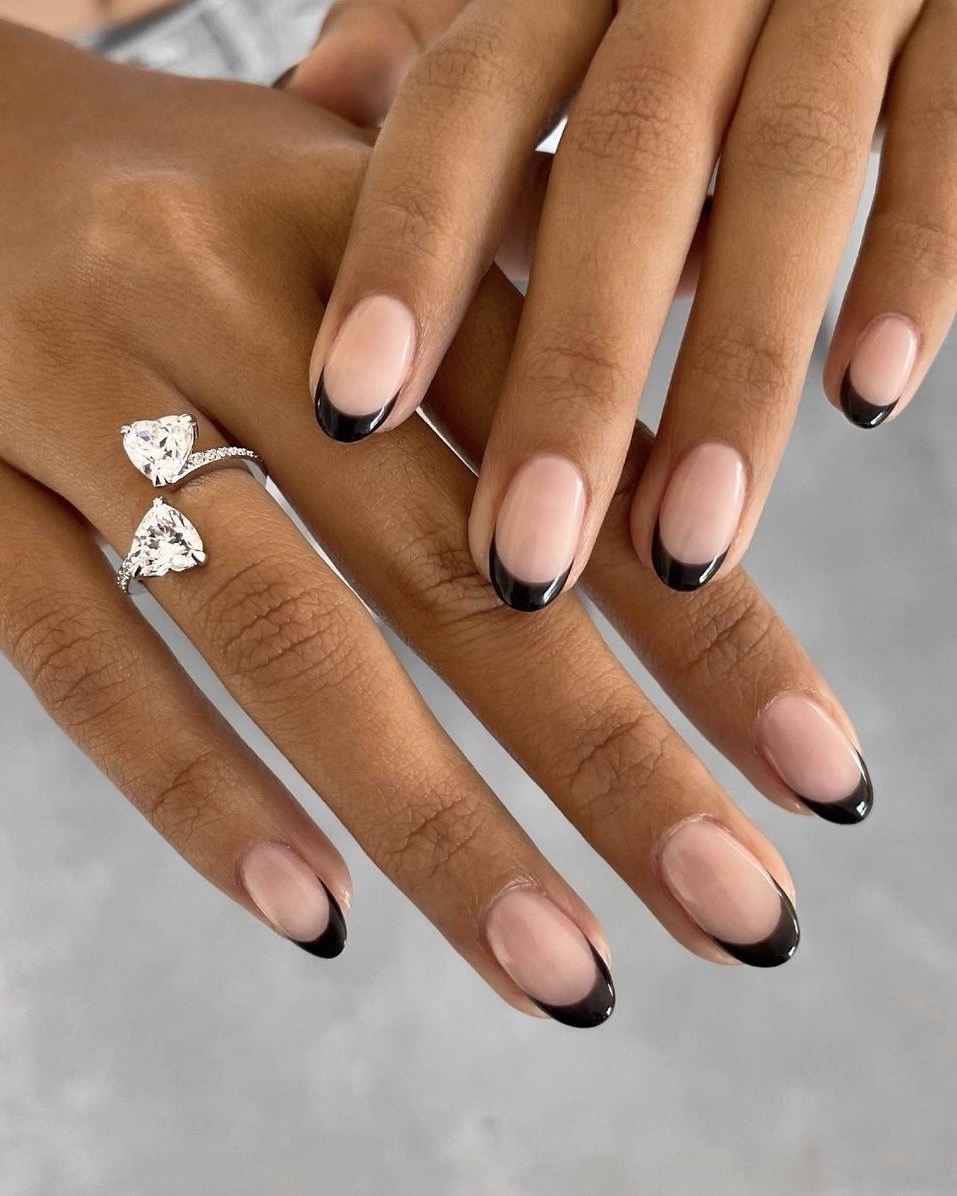 Mirco French Tip Nails Are The Sophisticated Way To Try Nail Art |  BEAUTY/crew