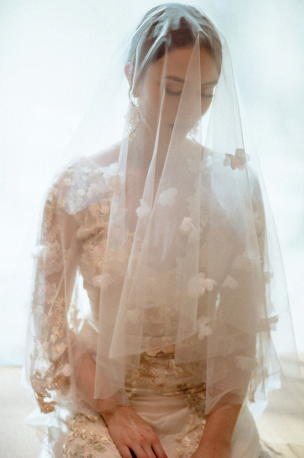 Wedding Shoot at the Art Gallery of Ontario Photos | Bridal Photoshoot Ideas