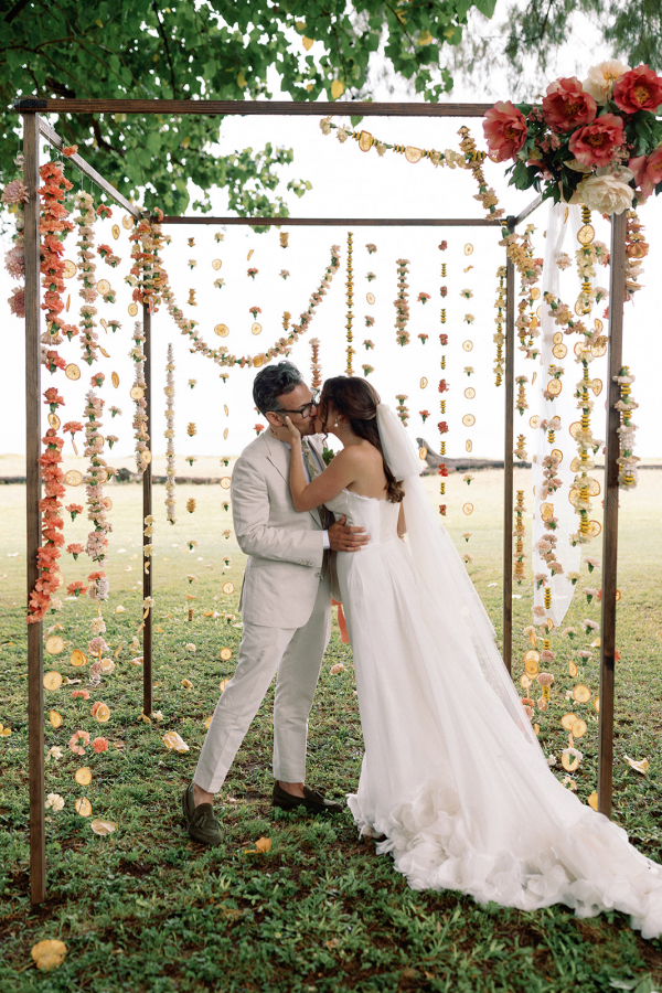 Yael and Wiz's Outdoor Wedding at Waimea Plantation Cottages | Hawaii Wedding Photo| Wedding Venues in Kauai