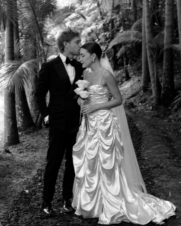 Wedding Story Under the Palm Trees in Australia | Real Wedding: Grace & Josh