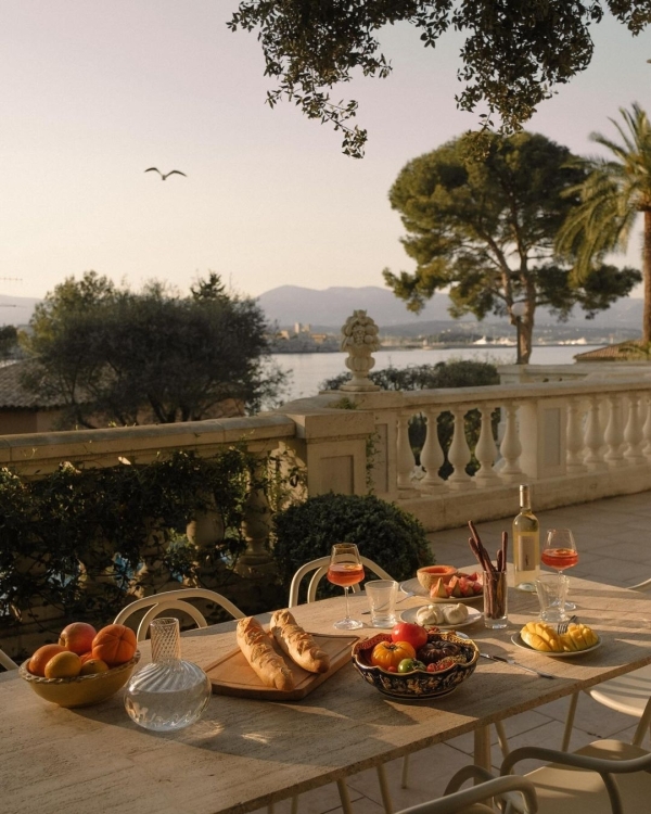 10 Travel Influencers to Follow