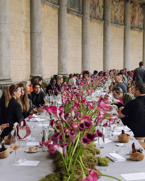 Trend: Curved Tablescapes