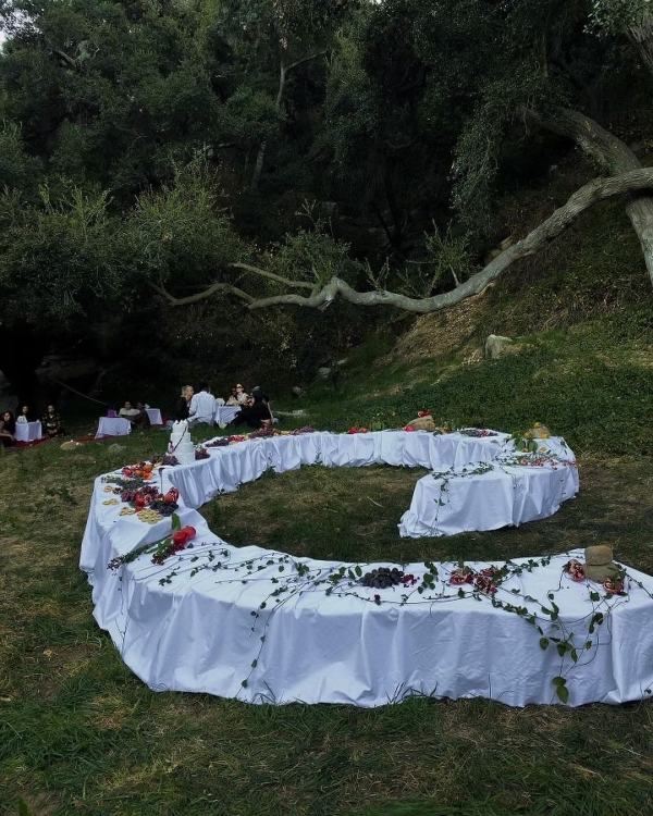 Trend: Curved Tablescapes