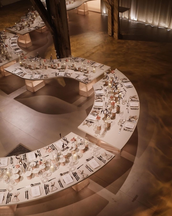 Trend: Curved Tablescapes