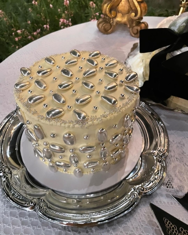Silver Wedding Cake & Dessert Ideas
