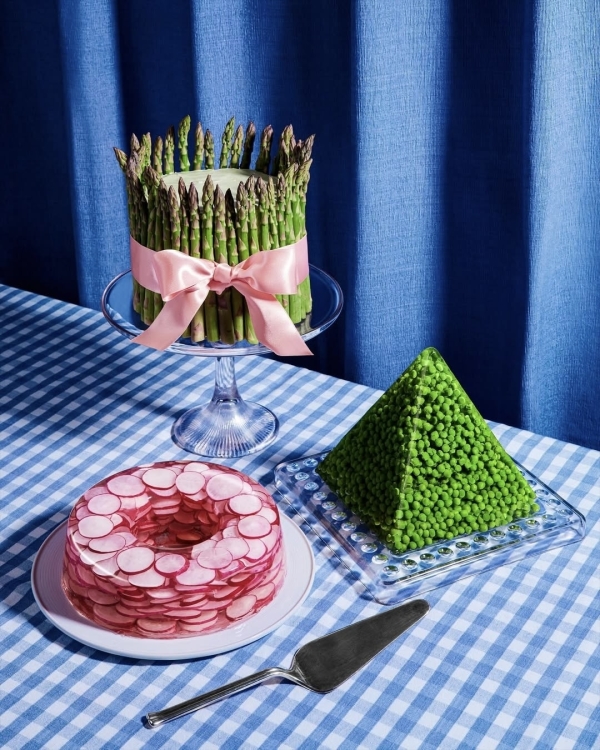 Trend: Vegetable-Decorated Wedding Cakes