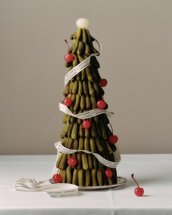 Trend: Vegetable-Decorated Wedding Cakes