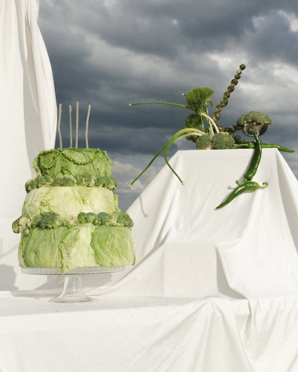 Trend: Vegetable-Decorated Wedding Cakes