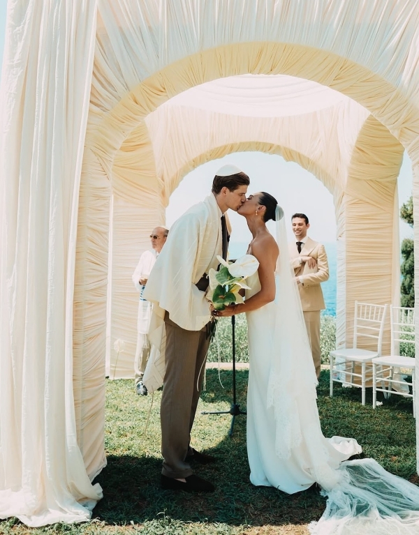 55 Must-Have Wedding Photos that Tell Your Love Story Perfectly