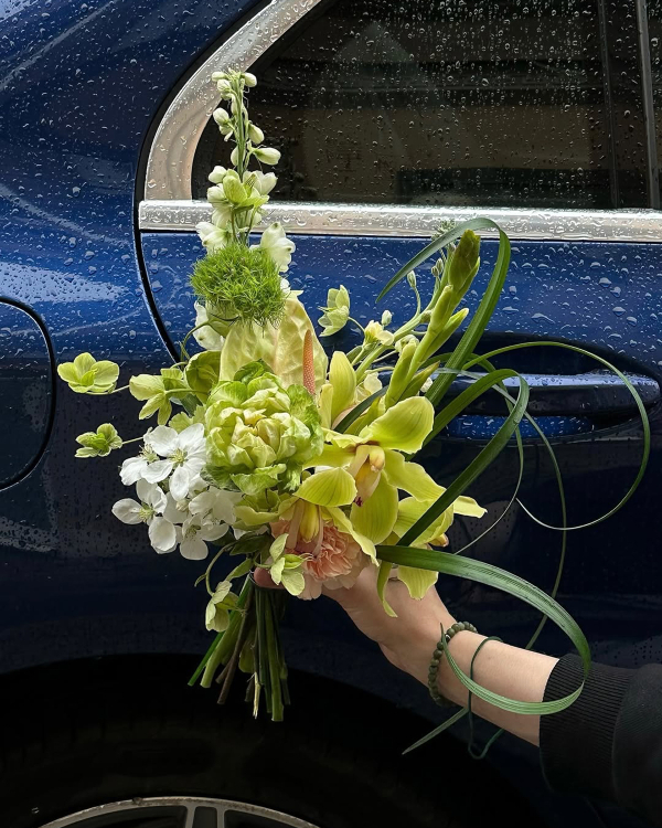 9 Stylish Bouquet Trends We're Loving for Brides Right Now