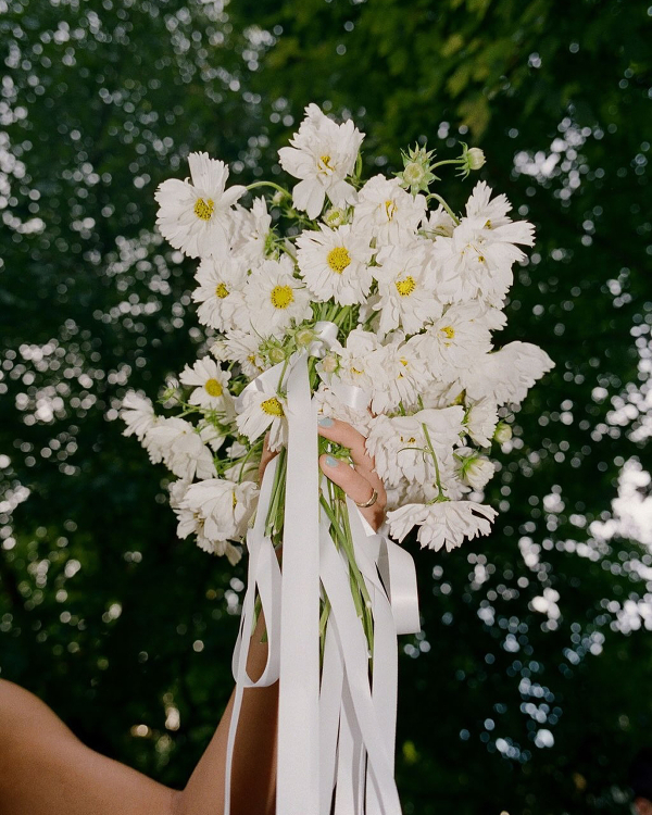 9 Stylish Bouquet Trends We're Loving for Brides Right Now