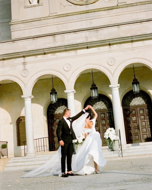 6 Expert Tips for Effortless, Natural Wedding Photos You’ll Actually Love