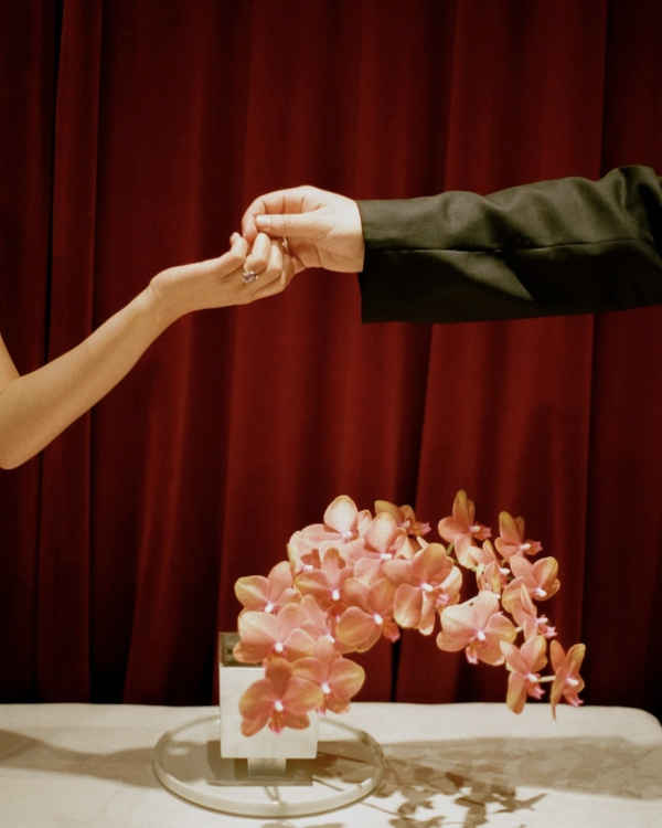 Inside a Daringly Colorful & Cool Wedding at a Melbourne Art Gallery