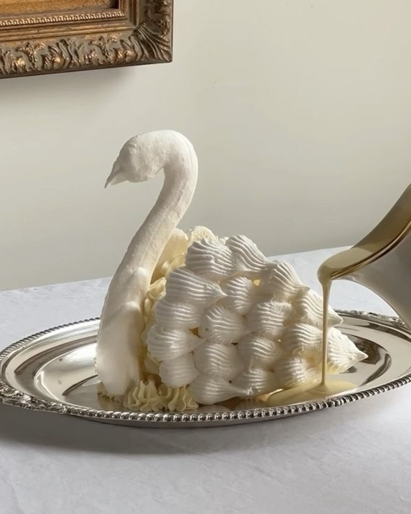 Trend: Swan-Inspired Wedding Décor