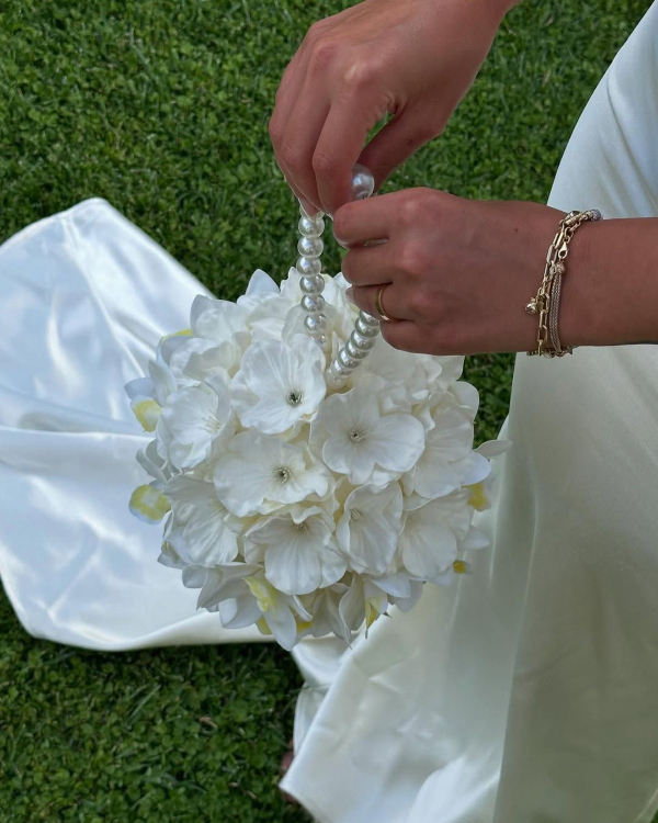 9 Stylish Bouquet Trends We're Loving for Brides Right Now