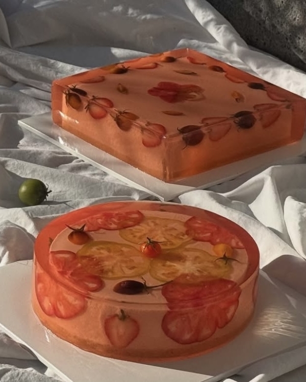 Trend: Vegetable-Decorated Wedding Cakes