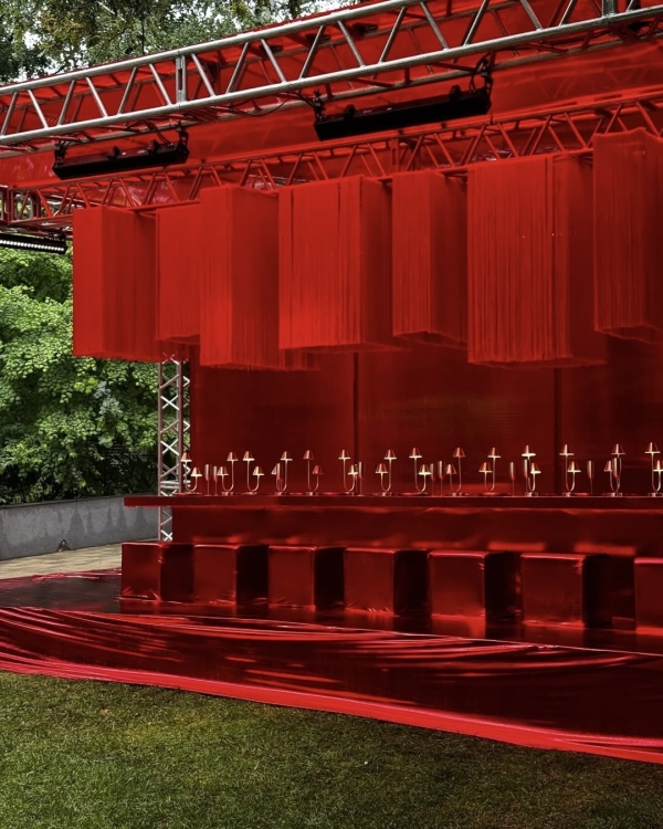 How to Use AI to Create Your Wedding Day Timeline, Playlist, Seating Chart & More