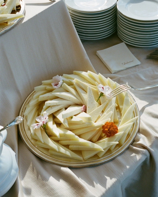 A Danielle Frankel Bride’s Tuscan Wedding in a Medieval Castle