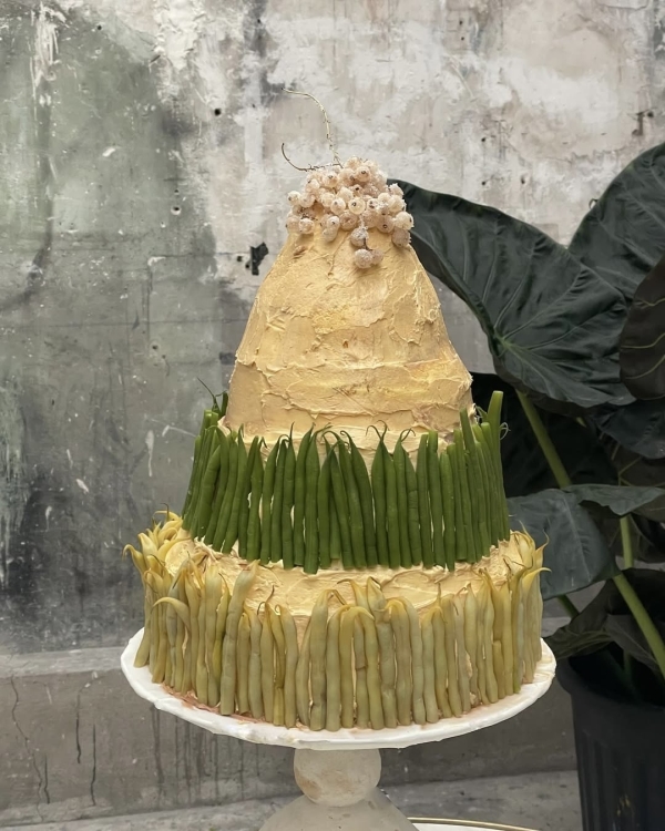 Trend: Vegetable-Decorated Wedding Cakes