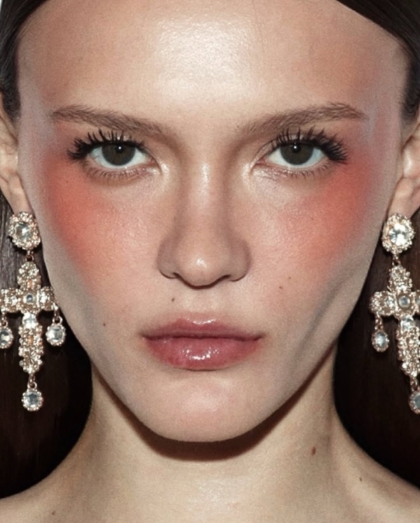 17 Best Makeup Artists in the UK | Famous, Professional MUA | Bridal Makeup in England | Wedding Beauty Artists