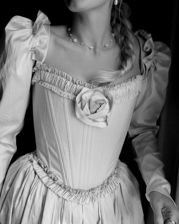 9 Genius Styling Hacks Bridal Stylists Swear By