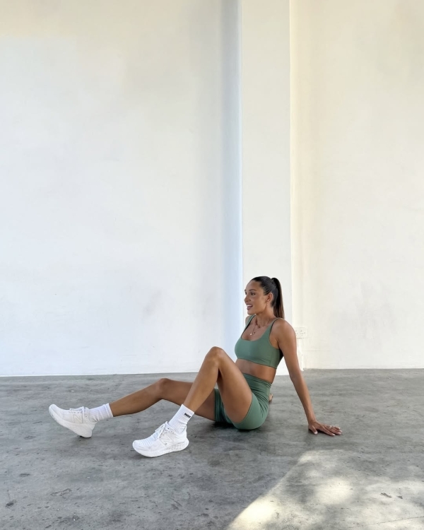 10 Fitness Influencers to Follow for Pre-Wedding At-Home Workouts