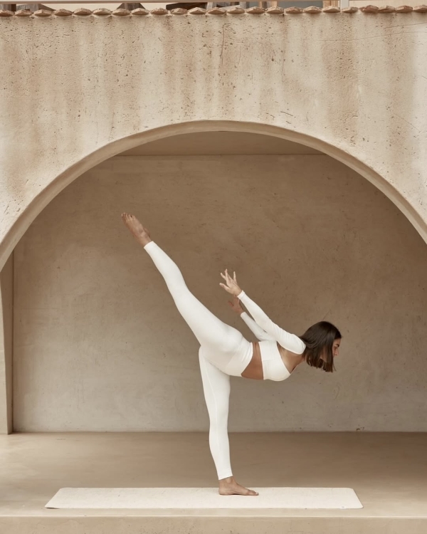 10 Fitness Influencers to Follow for Pre-Wedding At-Home Workouts