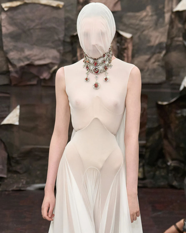 12 Chic Trends from Paris Couture Fall 2025 to Inspire Your Bridal Style