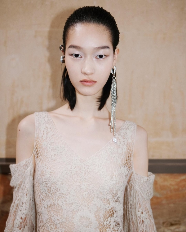 The Chicest Earrings to Match Every Wedding Dress Neckline & Hairstyle