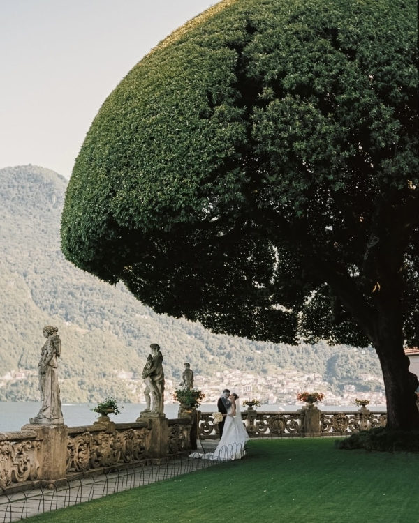 How to Use AI to Create Your Wedding Day Timeline, Playlist, Seating Chart & More