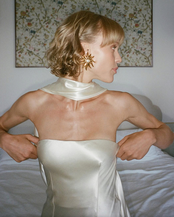 9 Genius Styling Hacks Bridal Stylists Swear By