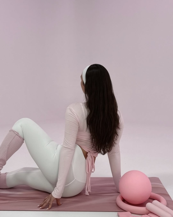 10 Fitness Influencers to Follow for Pre-Wedding At-Home Workouts