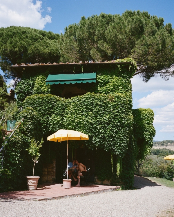 A Danielle Frankel Bride’s Tuscan Wedding in a Medieval Castle