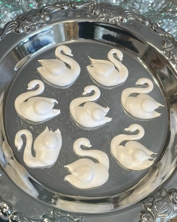 Trend: Swan-Inspired Wedding Décor
